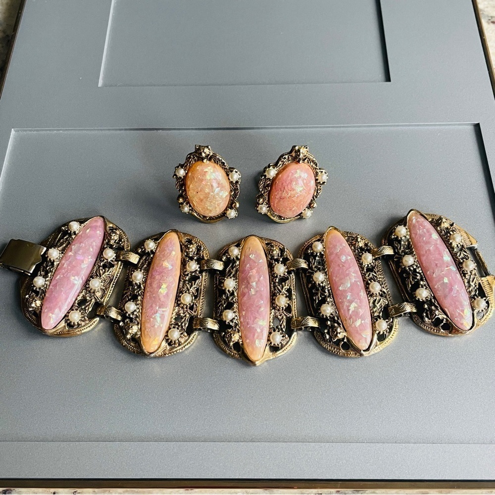 Vintage Selro Confetti Pink Faux Opal, Pearls Wide Link GoldTone Panel B… - Picture 10 of 10